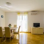 Dalmatian Sea Star Apartment *