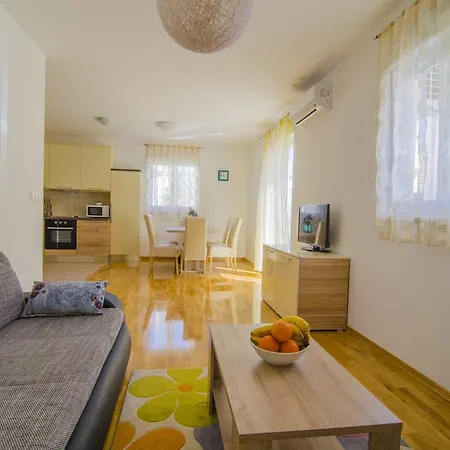 Dalmatian Sea Star Apartment *